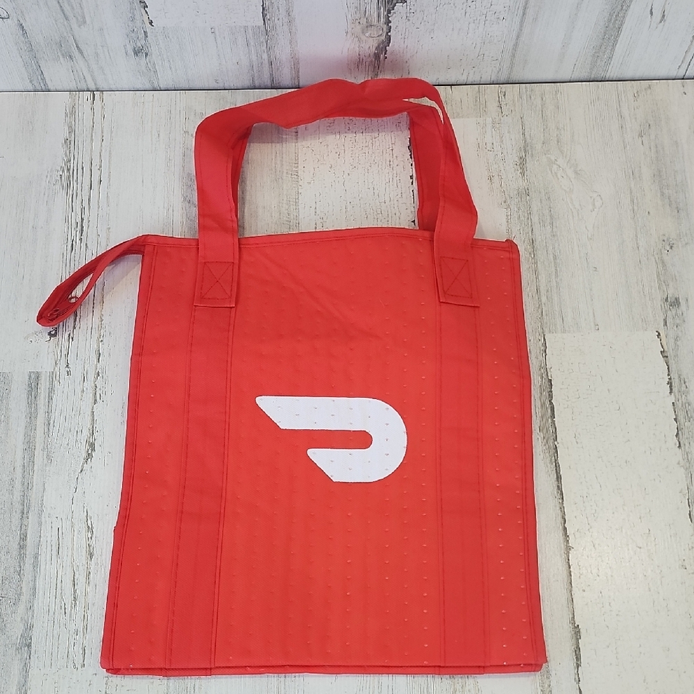 Door Dash Red Insulated Tote Bag Food Delivery Bag Zippers Closed 14.5" X 13"